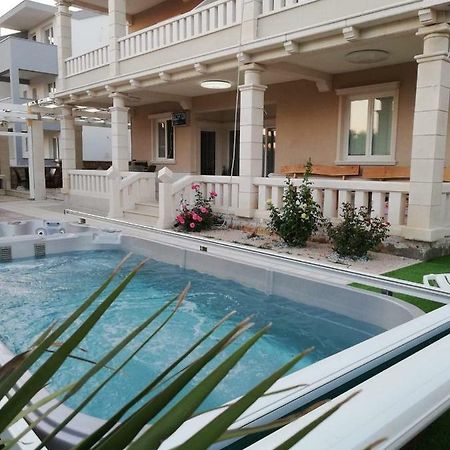 Guesthouse Villa Jurisic Novalja Ngoại thất bức ảnh