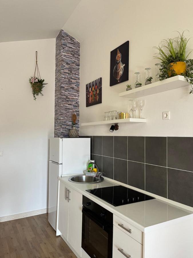 Guesthouse Villa Jurisic Novalja Ngoại thất bức ảnh