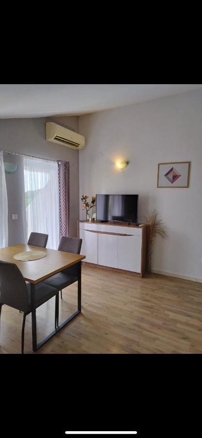 Guesthouse Villa Jurisic Novalja Ngoại thất bức ảnh