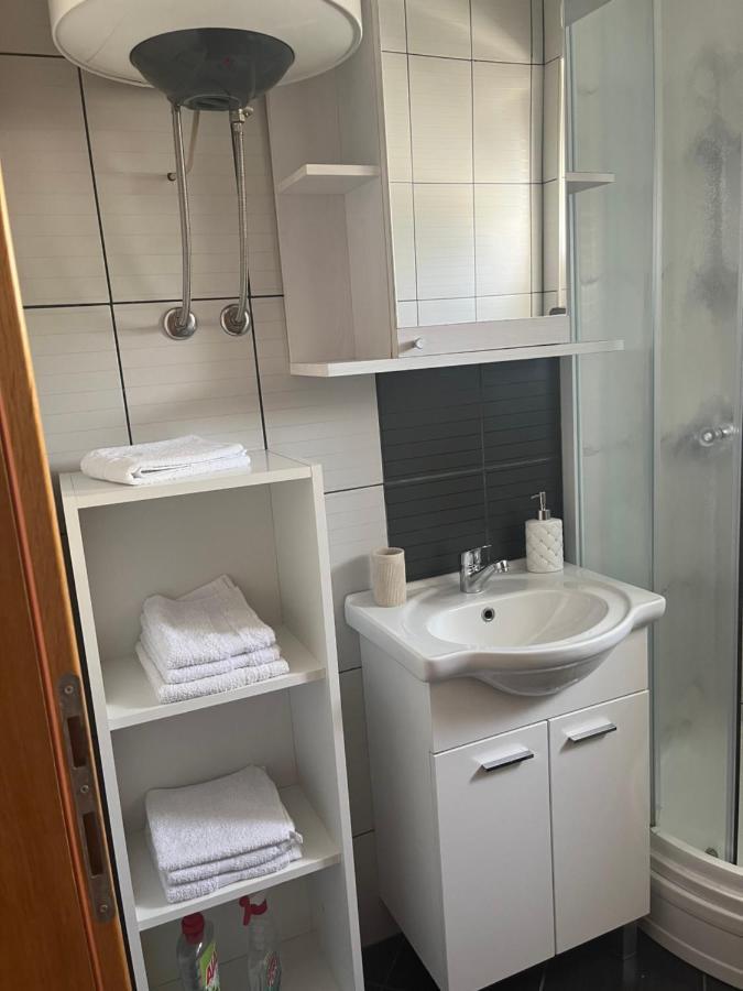 Guesthouse Villa Jurisic Novalja Ngoại thất bức ảnh