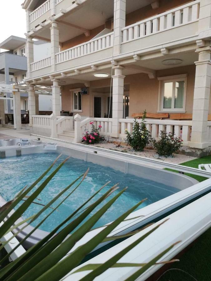 Guesthouse Villa Jurisic Novalja Ngoại thất bức ảnh
