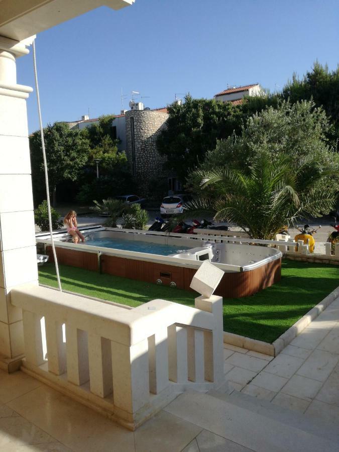 Guesthouse Villa Jurisic Novalja Ngoại thất bức ảnh